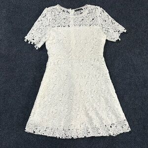 White lace flower dress. Size Medium.